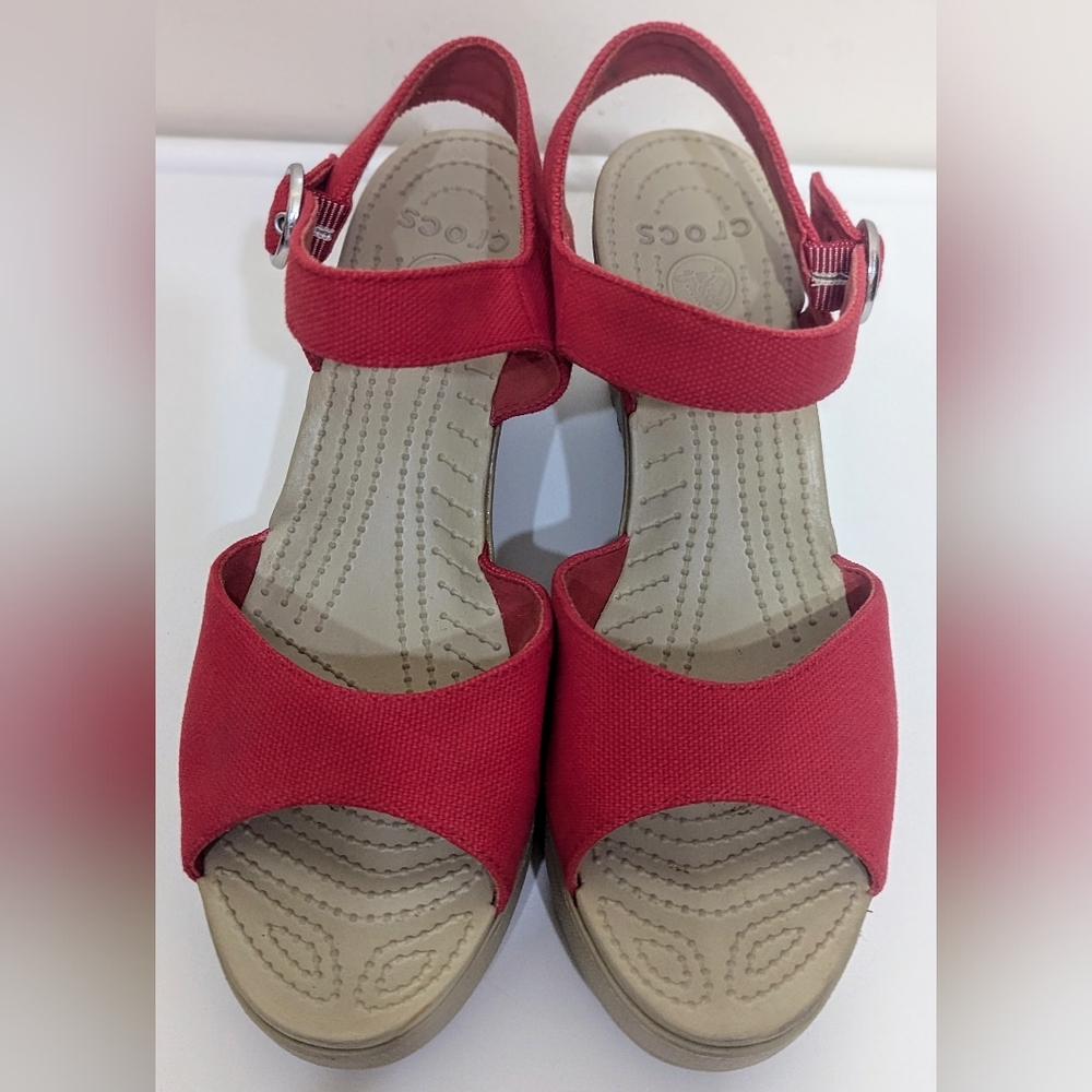Crocs size 10